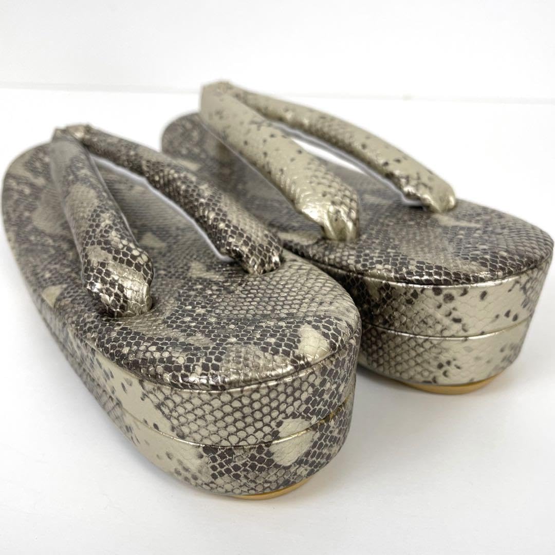 【着物と帯 時流】L313s◆新品 振袖用 草履バッグセット◆ヘビ柄 ギラギラ 着物と帯 時流】L313s◇新品 振袖用 草履バッグセット◇ヘビ柄